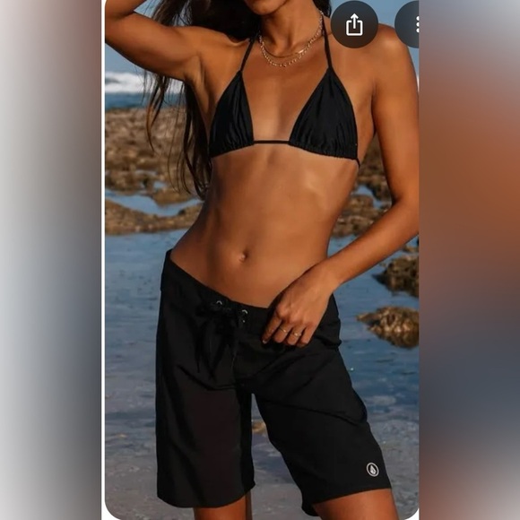 Volcom Women’s Simply Solid Board shorts NWT - Picture 1 of 6